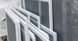 Москитные сетки на пластиковые окна Азов купить по цене от 918 руб.